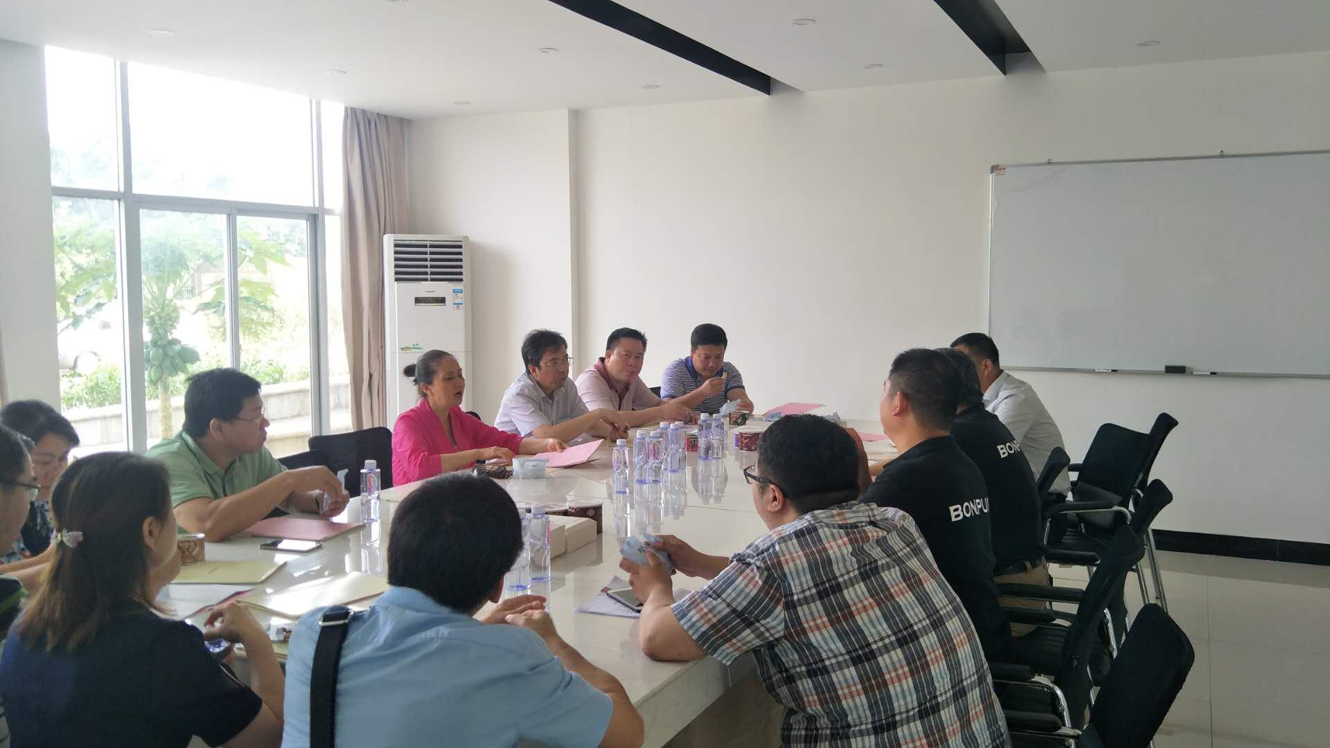 海峡两岸农业合作网5月29日讯 5月26日,广西崇左市大新县县委书记赵丽