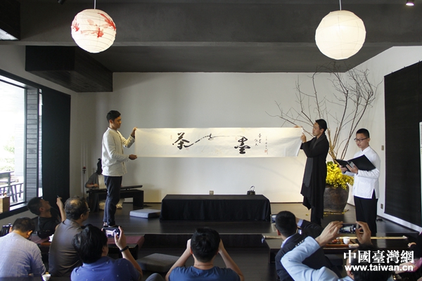 在岳山茶廠欣賞茶藝